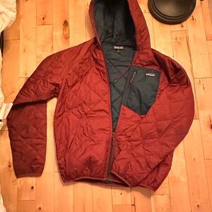 Patagonia Men's Burgundy and Navy Quilted Puffer Jacket